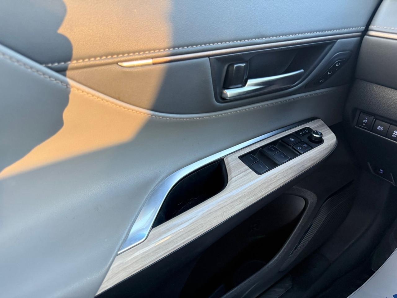 2021 Toyota Venza XLE Photo