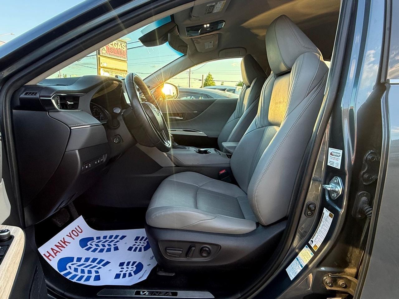 2021 Toyota Venza XLE Photo