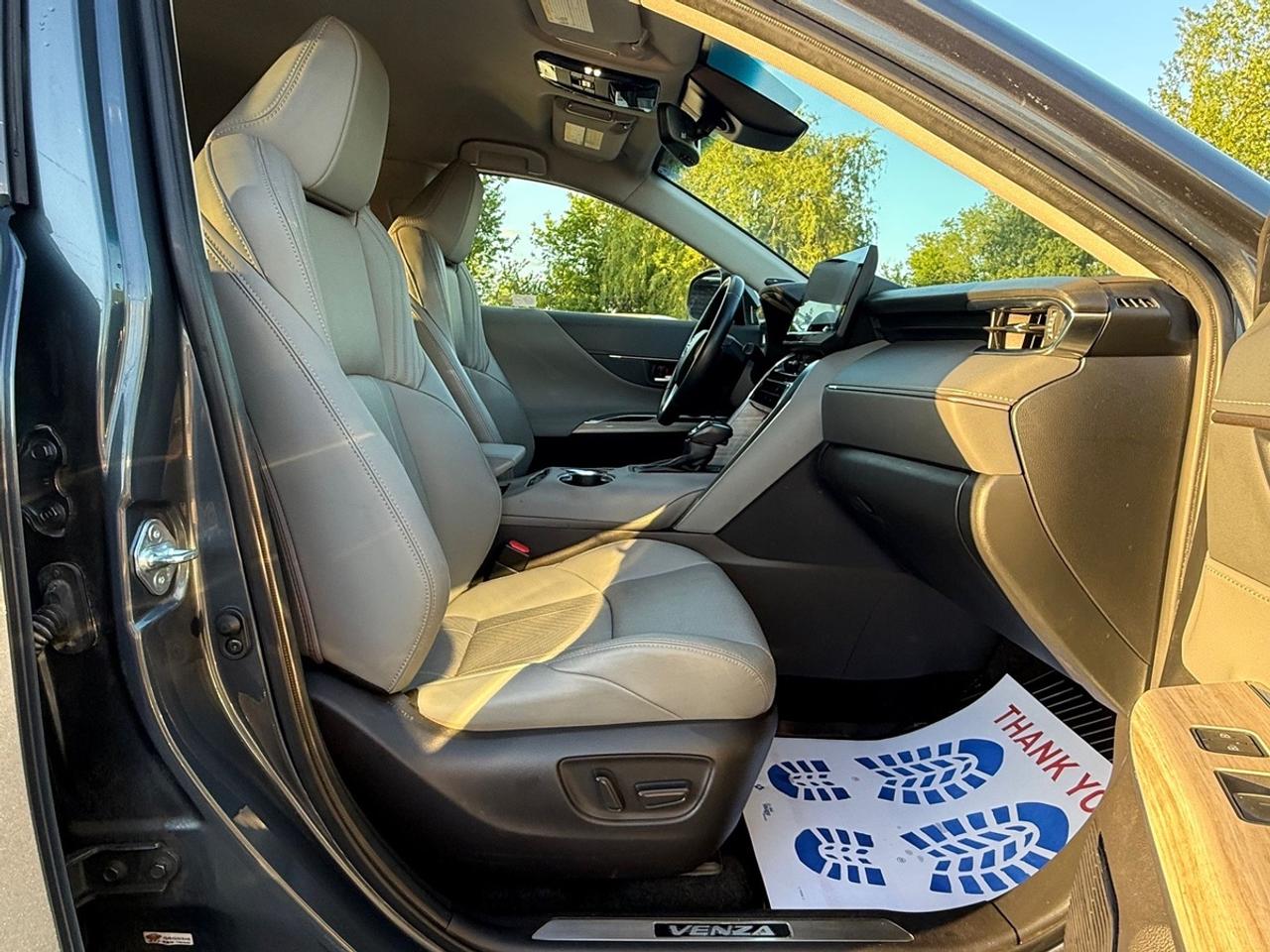 2021 Toyota Venza XLE Photo