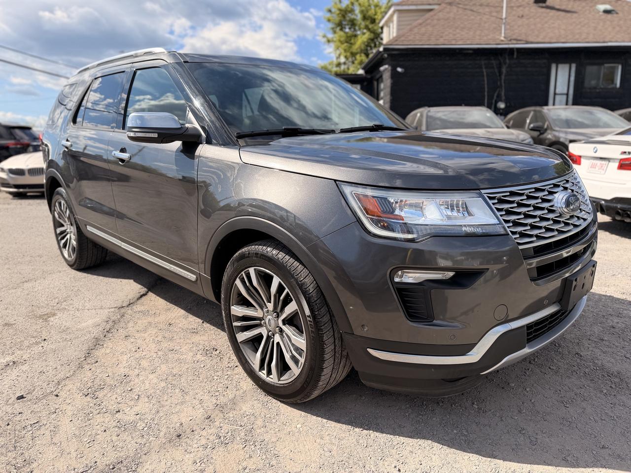 2018 Ford Explorer Platinum Photo2