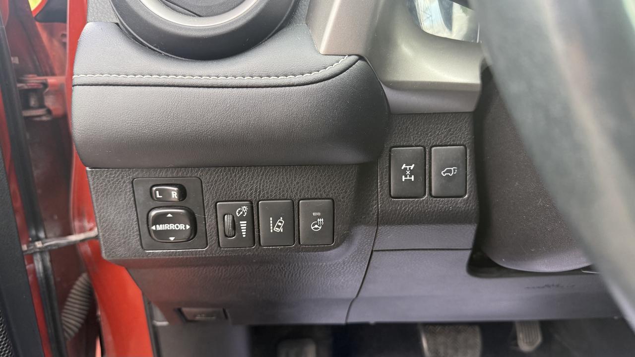 2016 Toyota RAV4 LIMITED  Photo