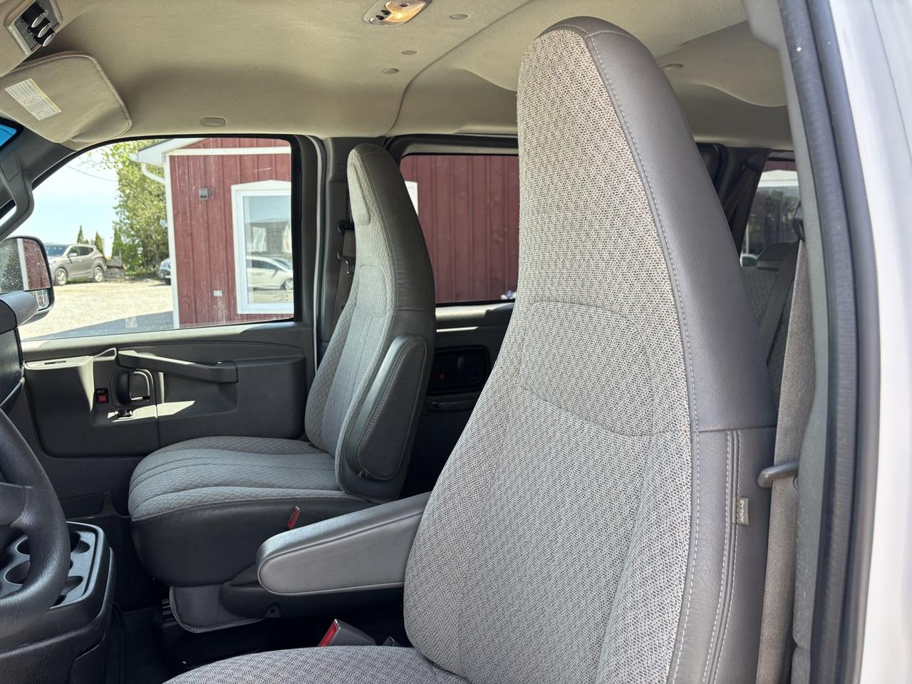2018 Chevrolet Express LT 2500 Photo