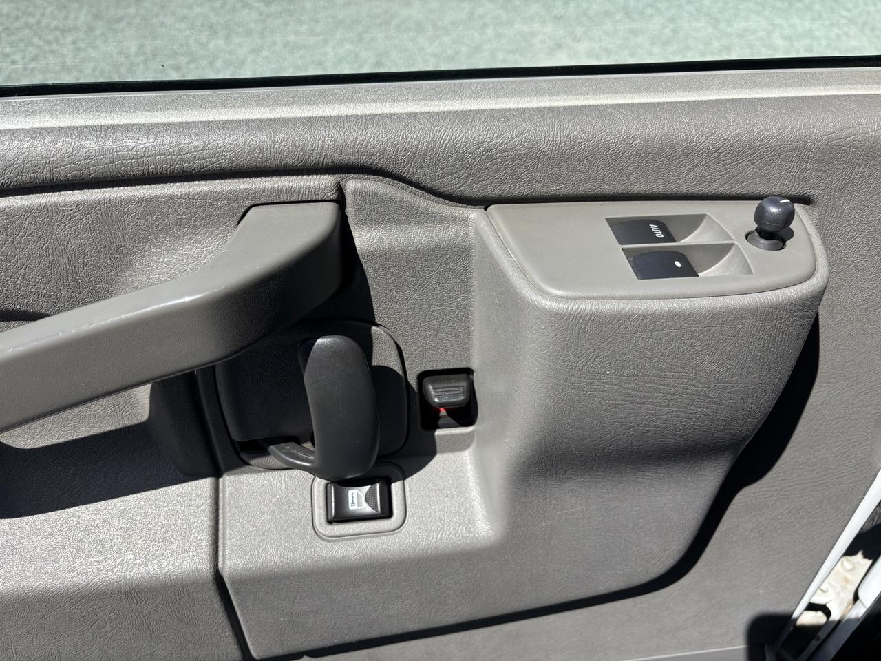 2018 Chevrolet Express LT 2500 Photo