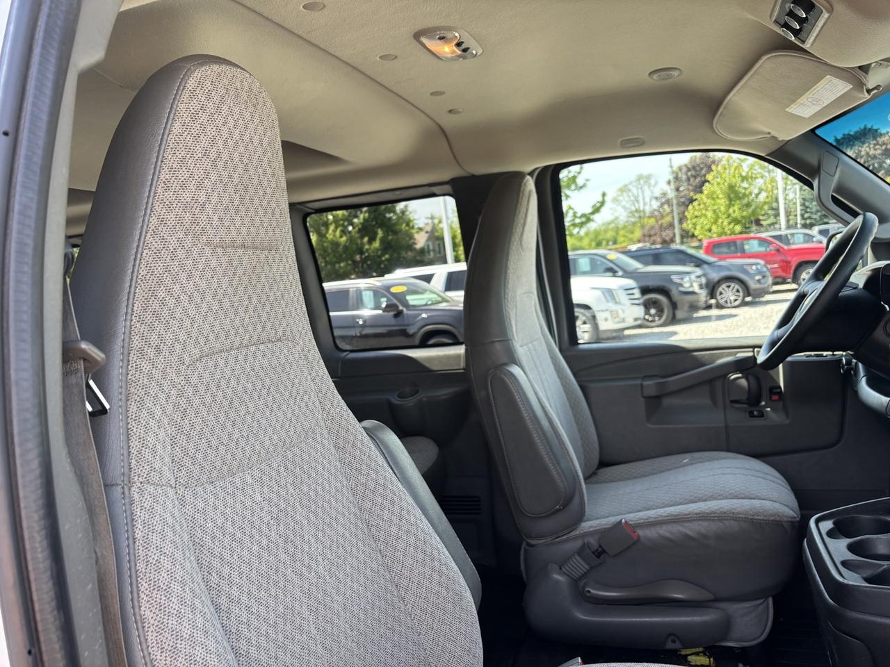 2018 Chevrolet Express LT 2500 Photo