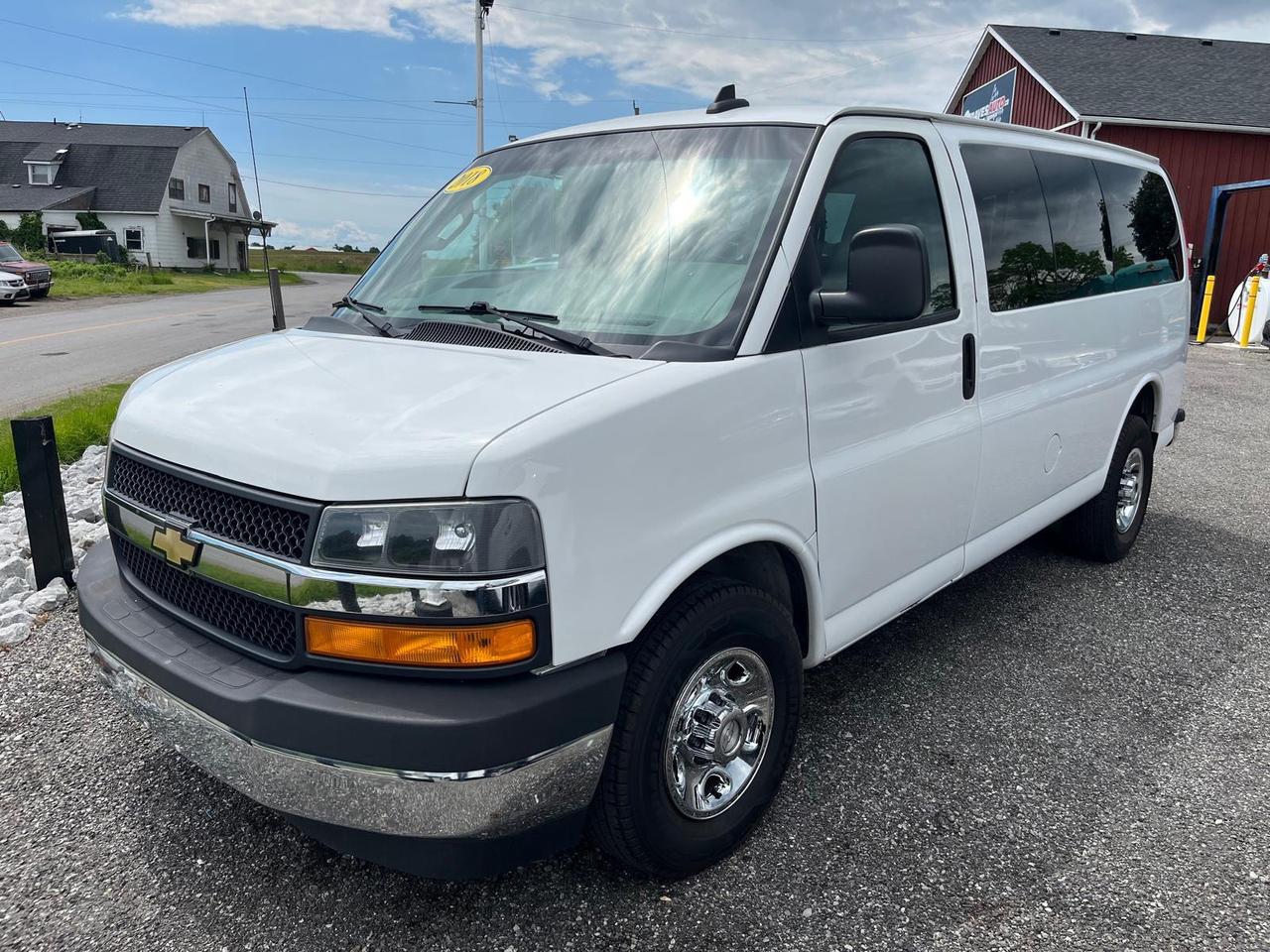 2018 Chevrolet Express LT 2500 Photo0