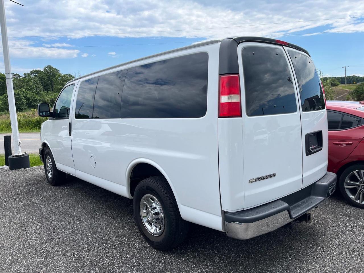 2018 Chevrolet Express LT 2500 Photo2