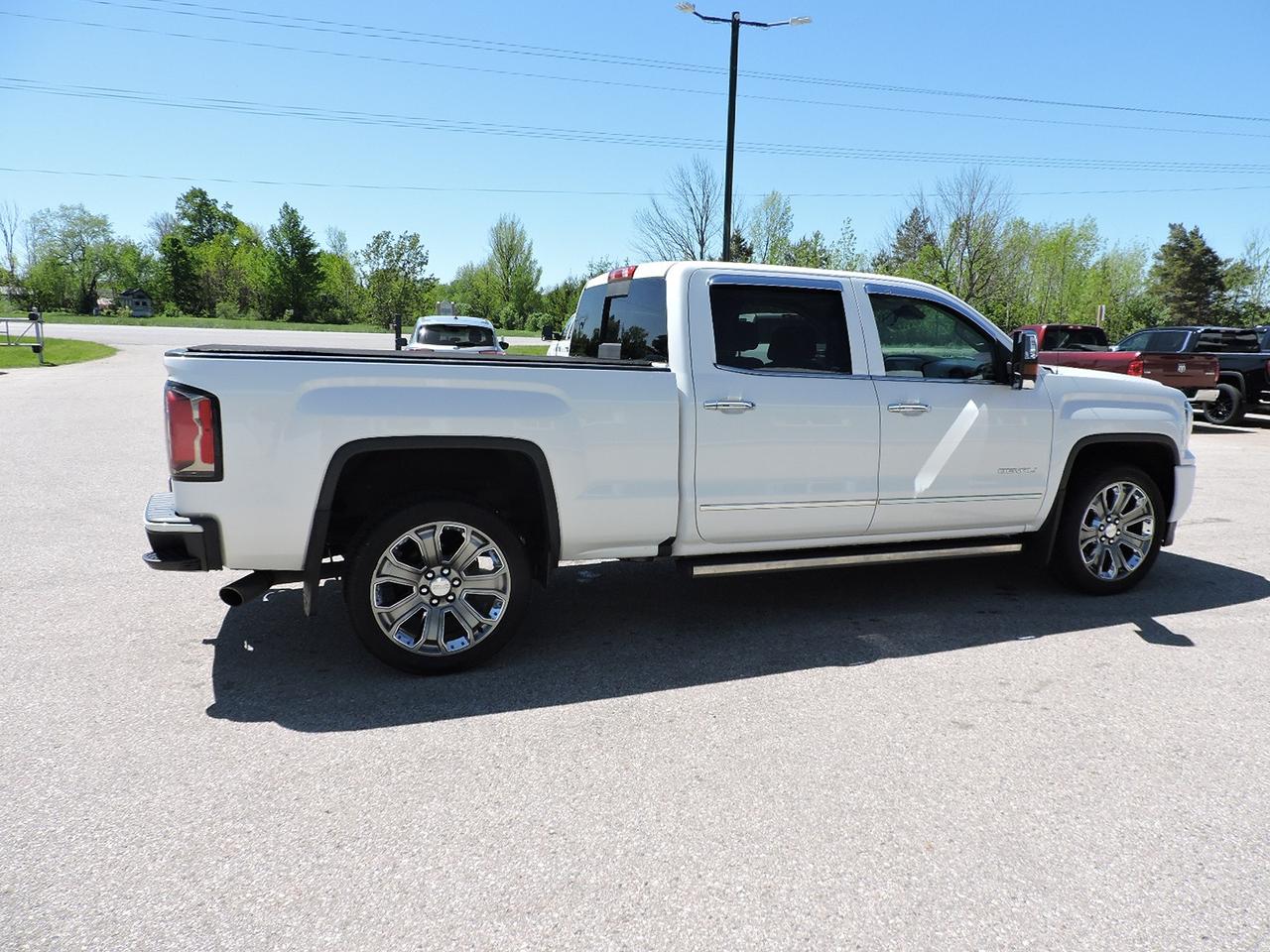 2018 GMC Sierra 1500 Denali 6.2L 4X4 Leather Sunroof Loaded 241000 KMS Photo4