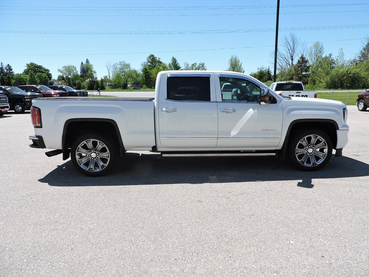 2018 GMC Sierra 1500 Denali 6.2L 4X4 Leather Sunroof Loaded 241000 KMS Photo3