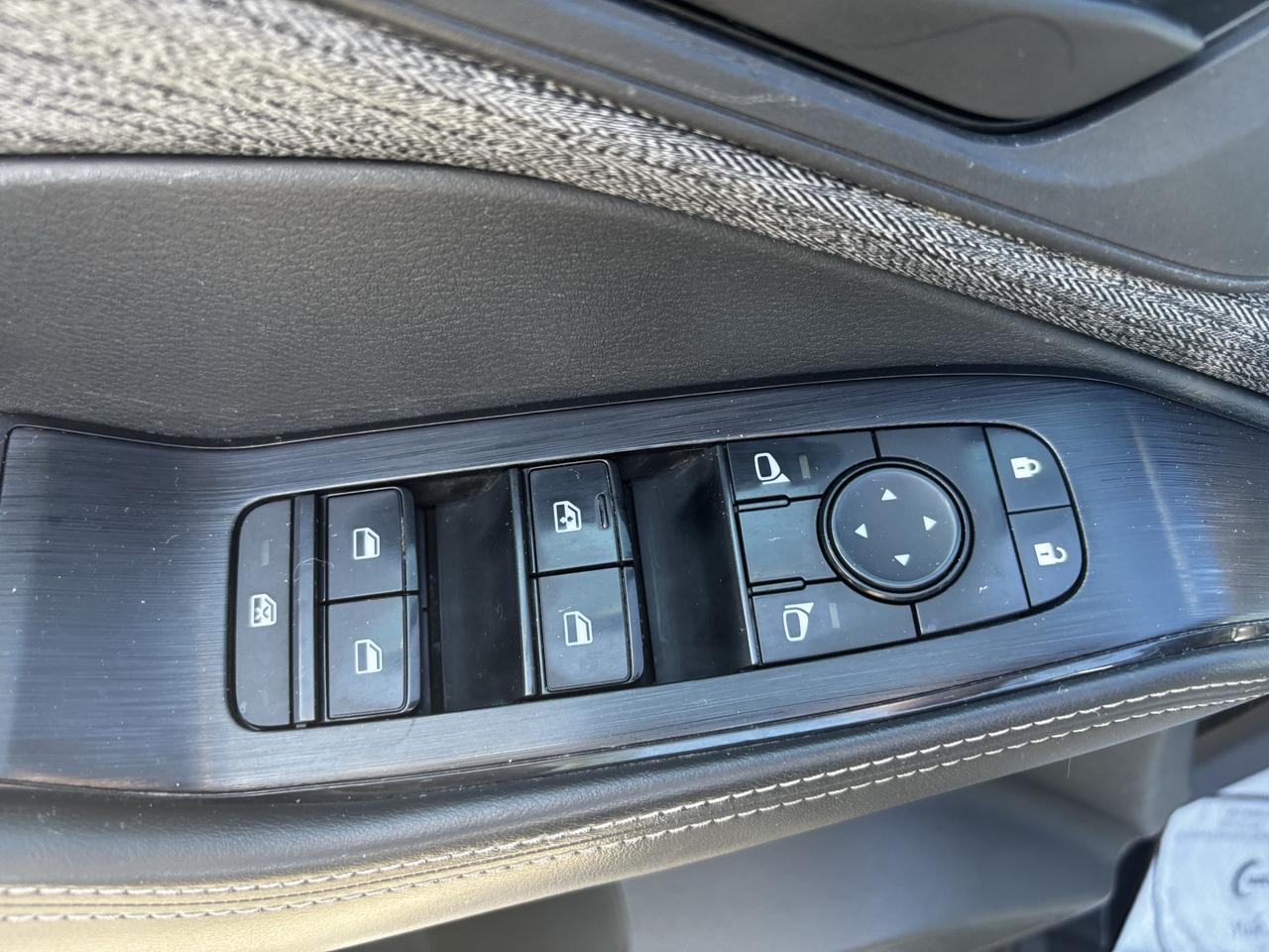 2022 Nissan Rogue S, All Wheel Drive, Htd. Seats, Alloy Wheels Photo
