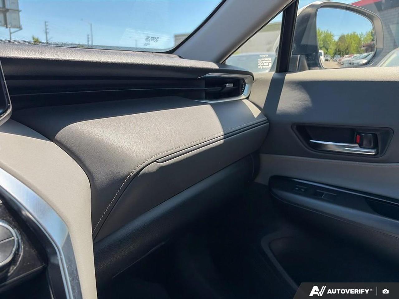 2021 Toyota Venza LE / ONE OWNER / NO ACCIDENTS / AWD / HYBRID Photo