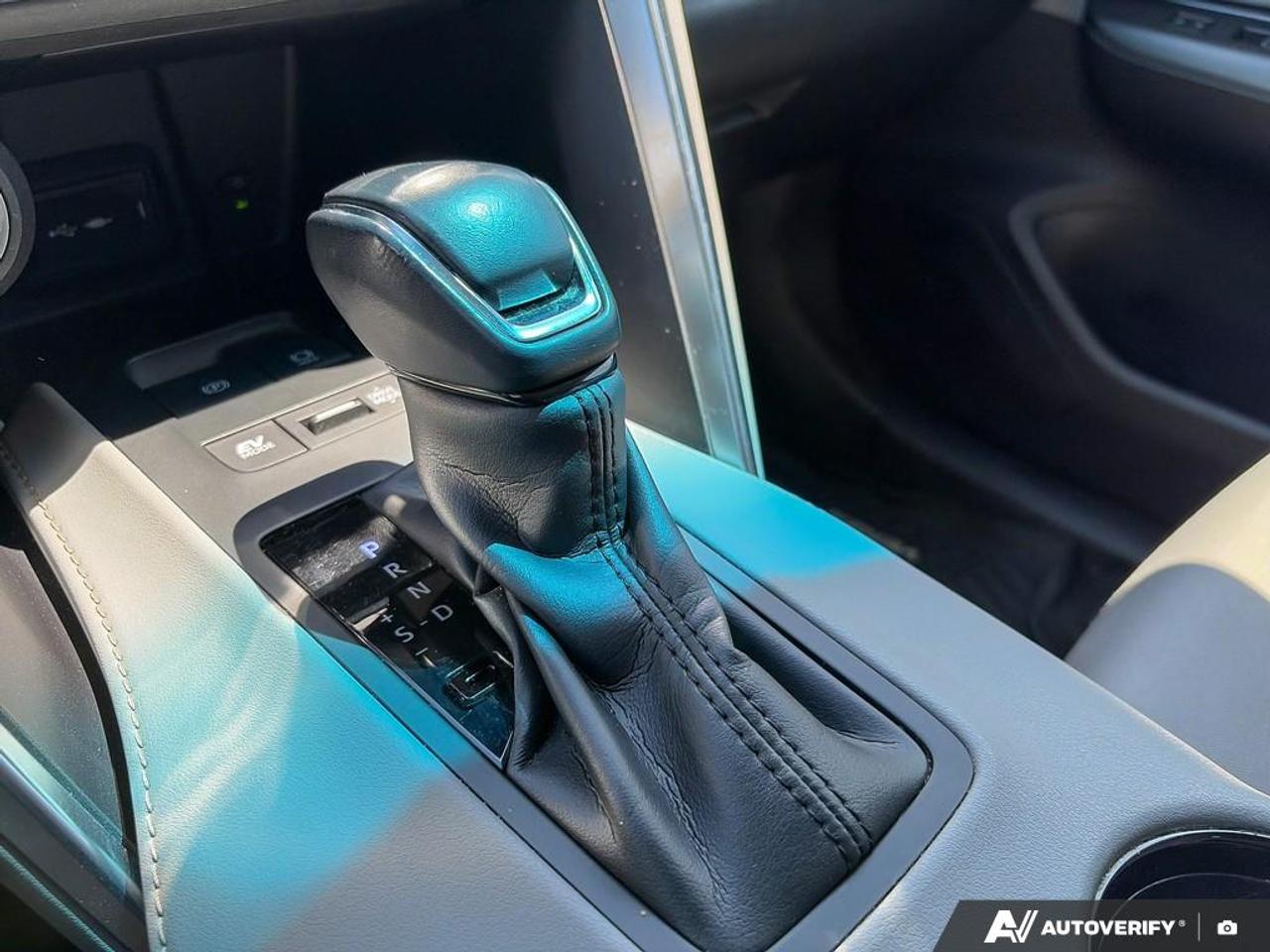 2021 Toyota Venza LE / ONE OWNER / NO ACCIDENTS / AWD / HYBRID Photo