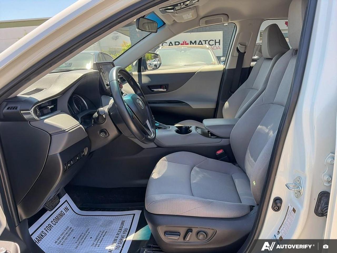 2021 Toyota Venza LE / ONE OWNER / NO ACCIDENTS / AWD / HYBRID Photo