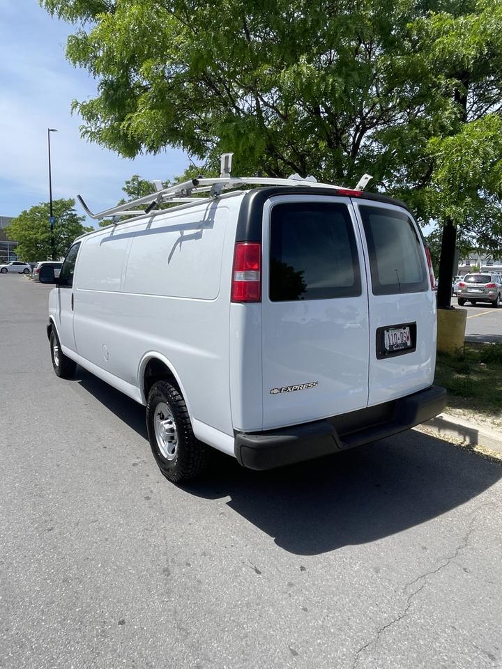 2019 Chevrolet Express Cargo Van EXTENDED    HEAVY DUTY Photo2