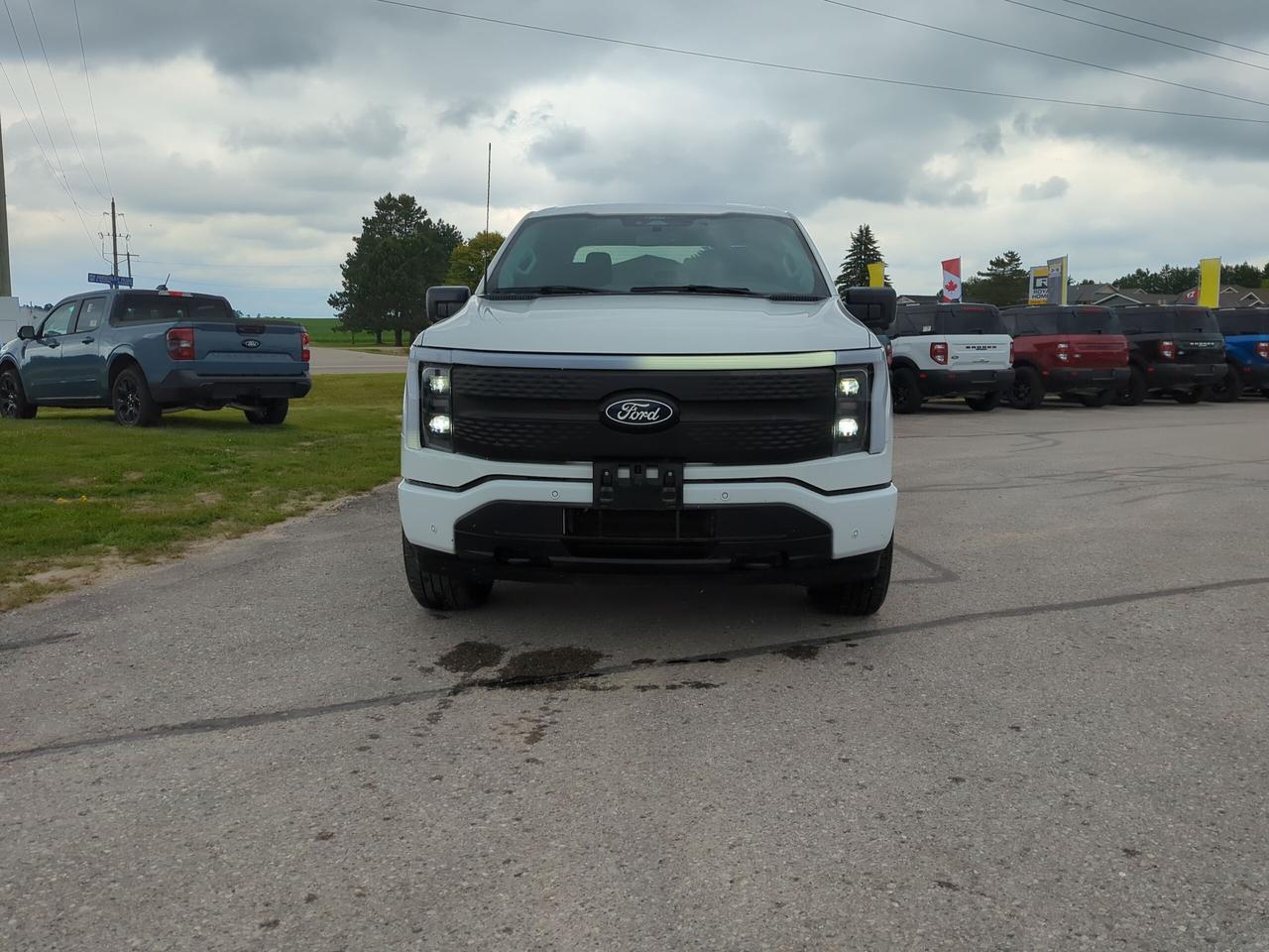 2024 Ford F-150 Lightning Flash 4WD SuperCrew 5.5' Box Photo1