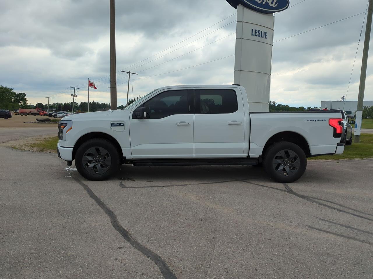 2024 Ford F-150 Lightning Flash 4WD SuperCrew 5.5' Box Photo2