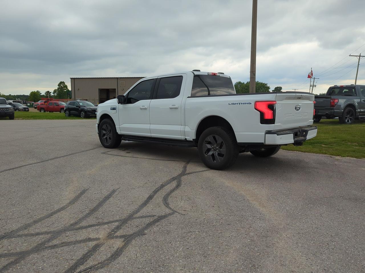 2024 Ford F-150 Lightning Flash 4WD SuperCrew 5.5' Box Photo3