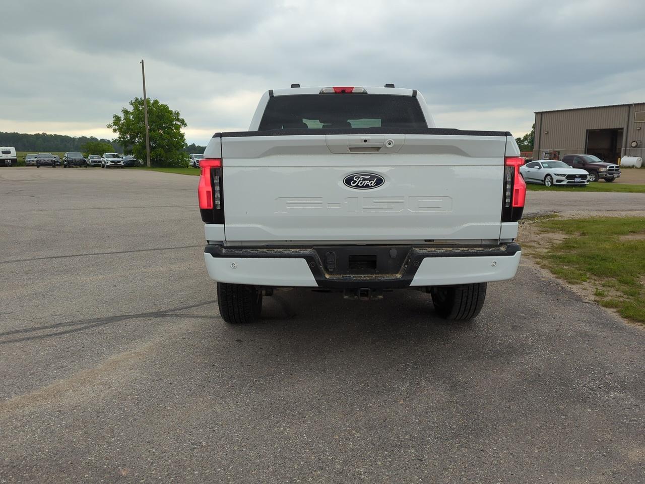 2024 Ford F-150 Lightning Flash 4WD SuperCrew 5.5' Box Photo4