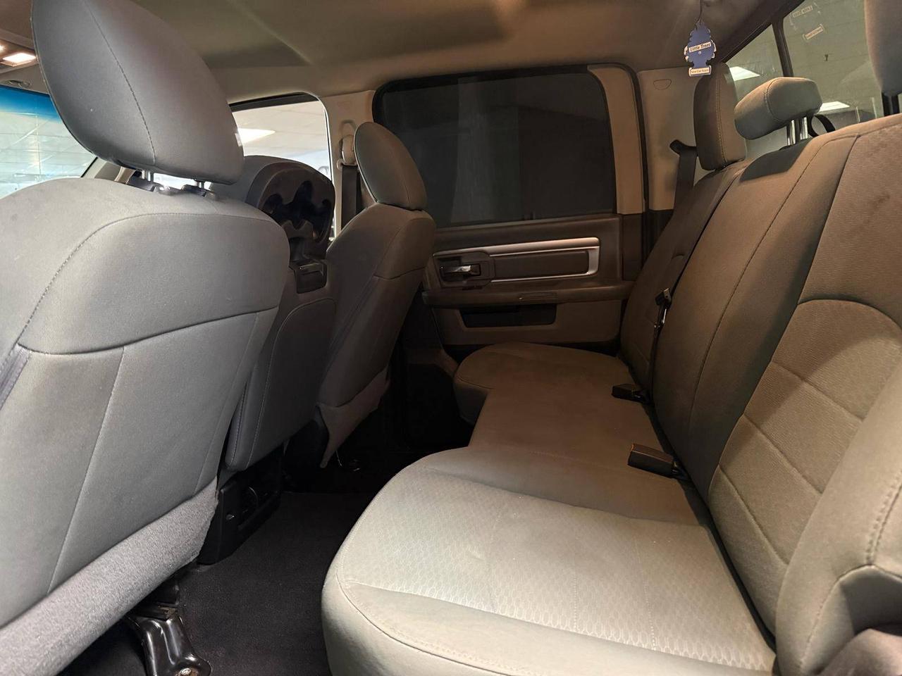 2019 RAM 1500 Classic SLT 4X4 CREW CAB 6'4" BOX Photo