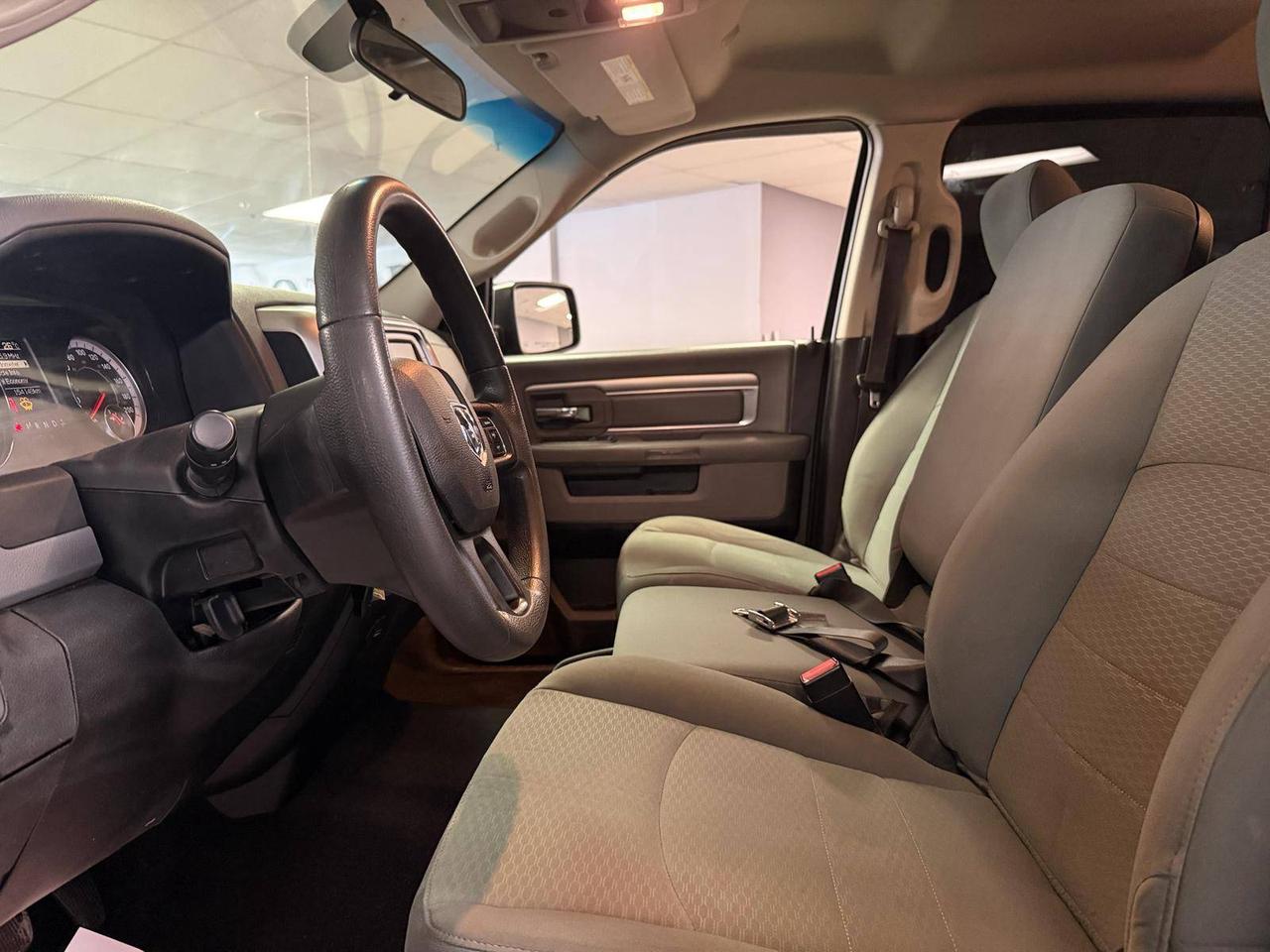 2019 RAM 1500 Classic SLT 4X4 CREW CAB 6'4" BOX Photo