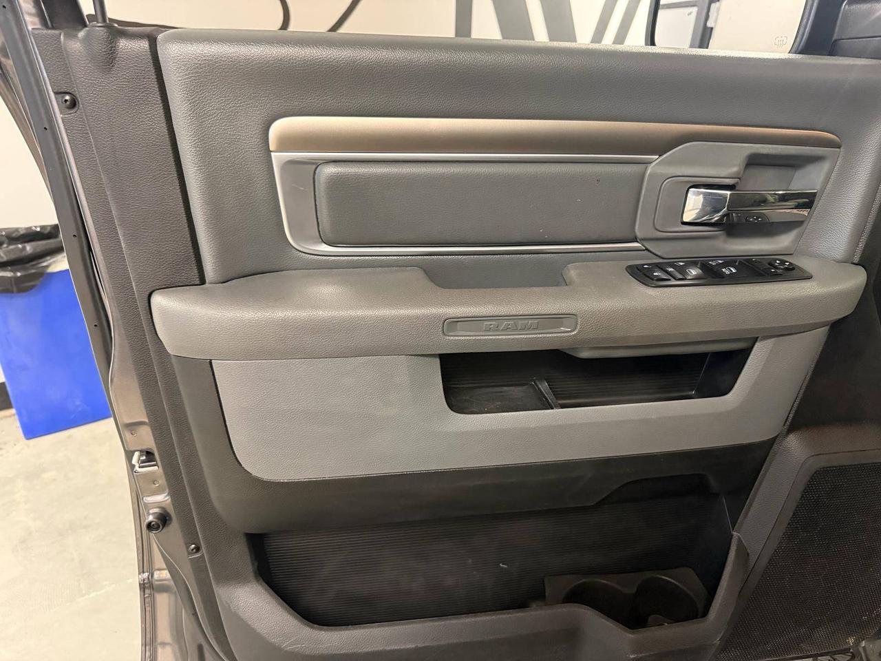 2019 RAM 1500 Classic SLT 4X4 CREW CAB 6'4" BOX Photo