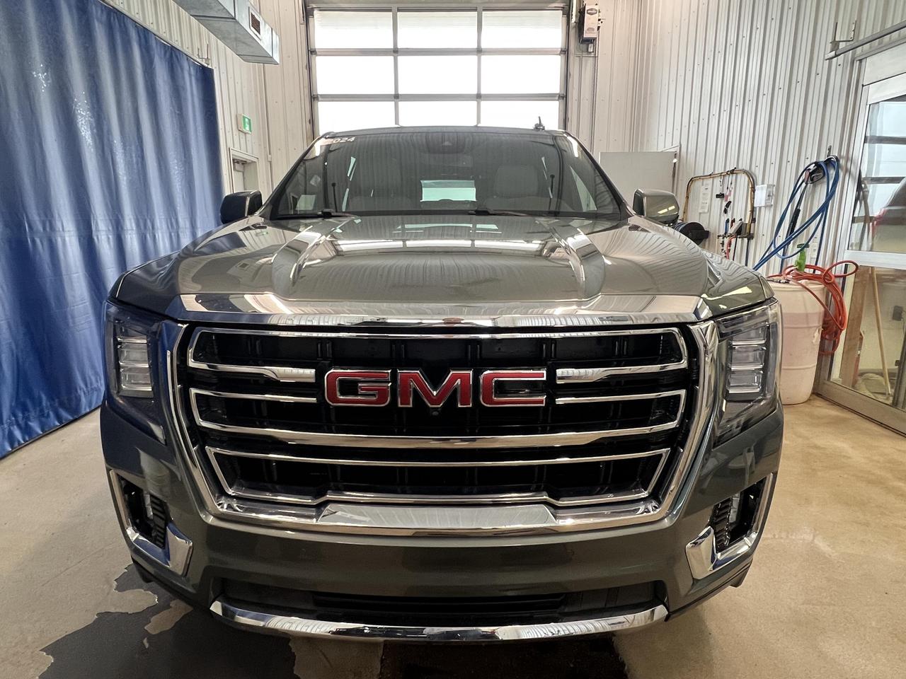 2024 GMC Yukon SLT 3.0L Turbo I6 Diesel Photo3