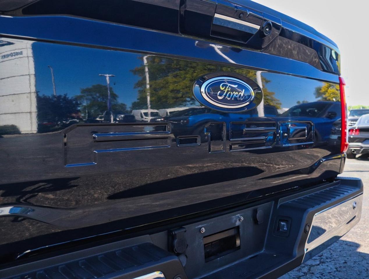2022 Ford F-150 LARIAT | 4X4 | 5.0L | 502A | ROOF | 360 | PWR TLGT Photo