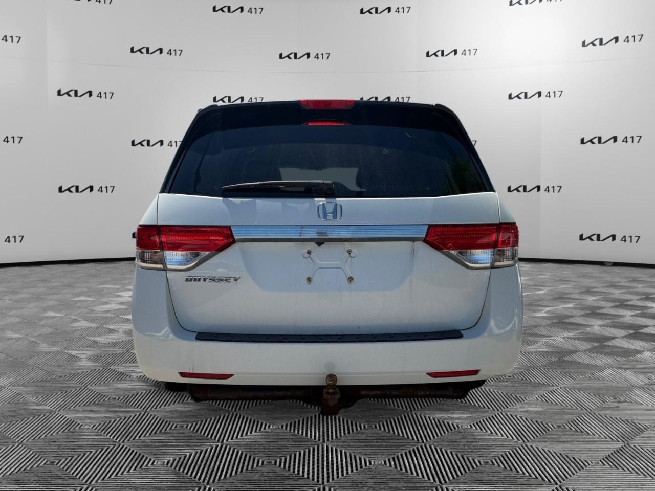 2016 Honda Odyssey LX Photo3