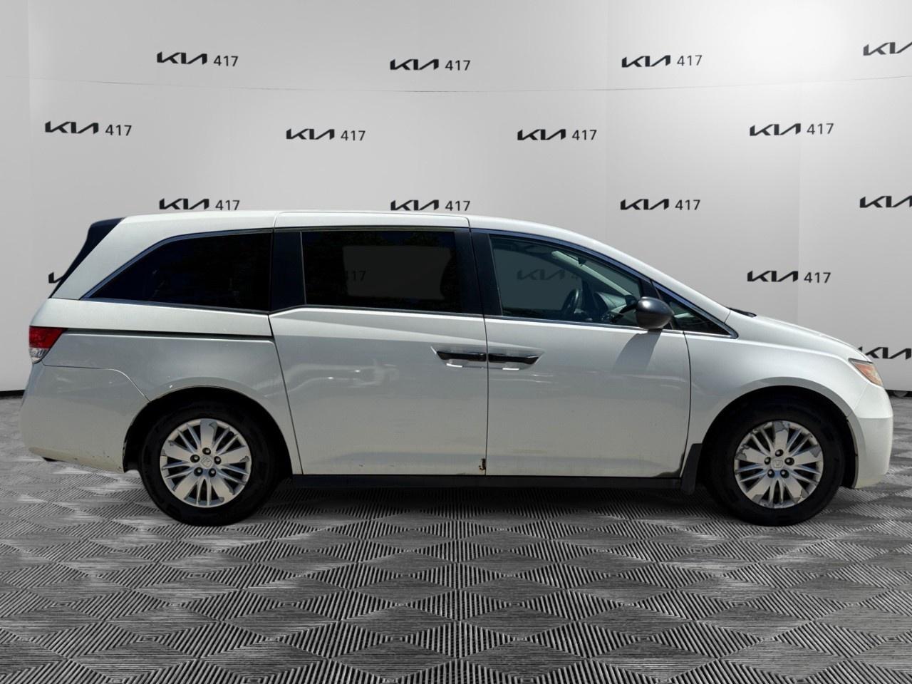 2016 Honda Odyssey LX Photo