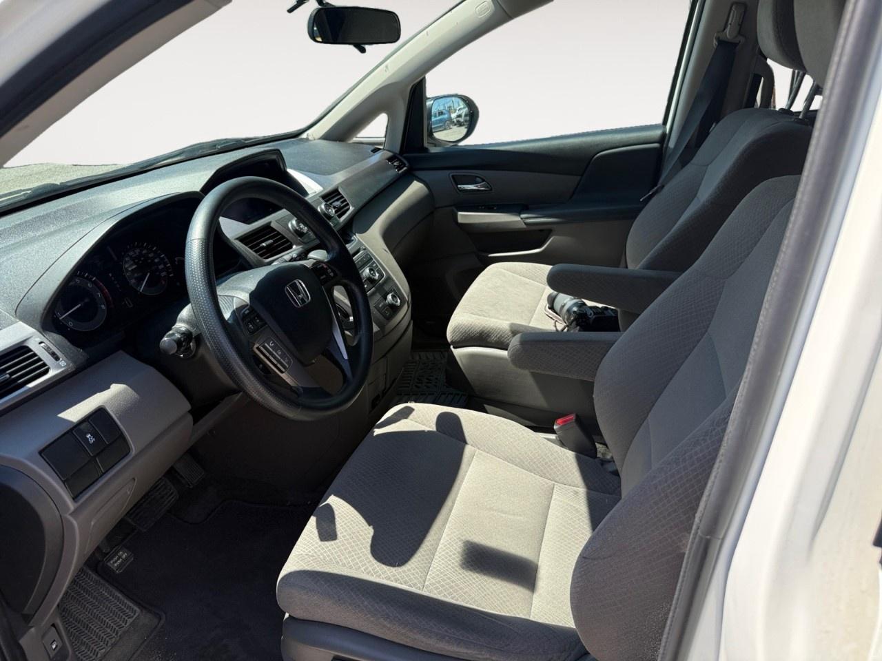 2016 Honda Odyssey LX Photo