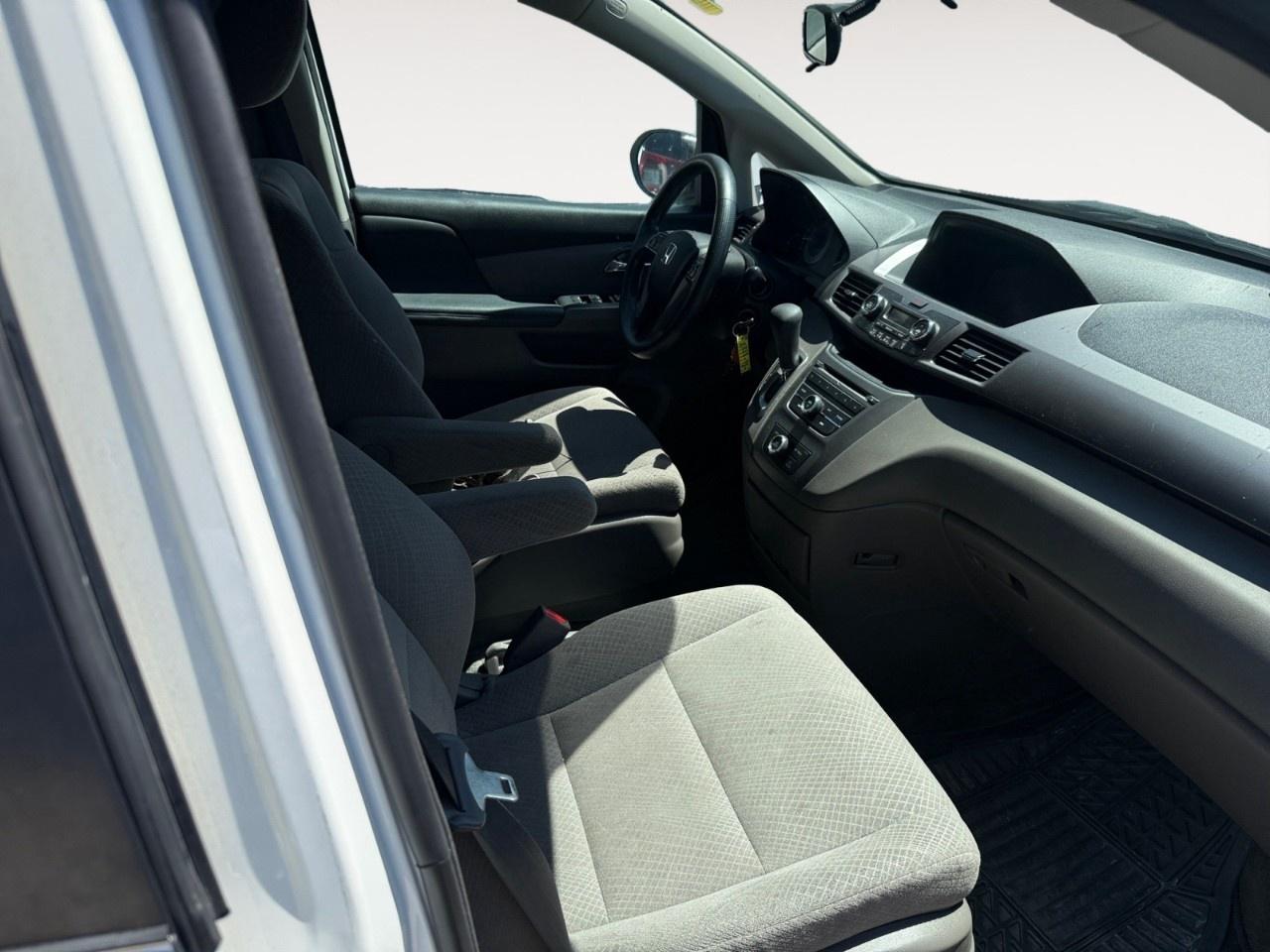 2016 Honda Odyssey LX Photo