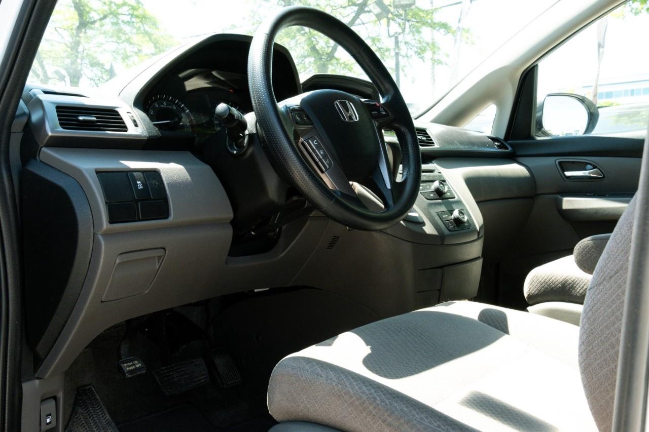 2016 Honda Odyssey LX Photo