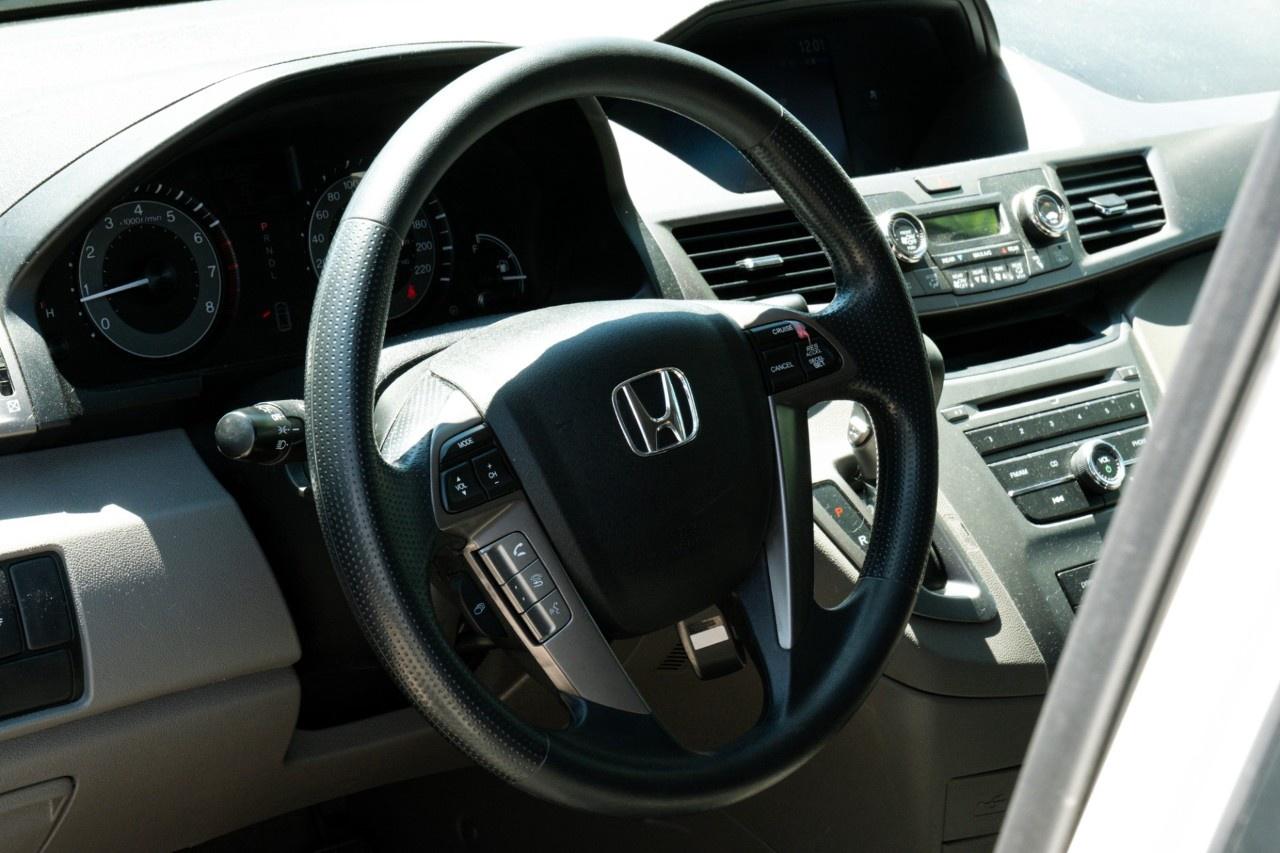 2016 Honda Odyssey LX Photo