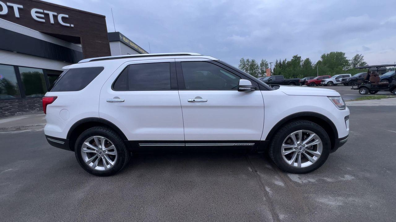 2019 Ford Explorer Limited AWD, 6 PASSENGER, MOONROOF, HEATED/COOLED LEATHER SEATS, NAV, BACK UP CAM, POWER SEATS!! Photo4