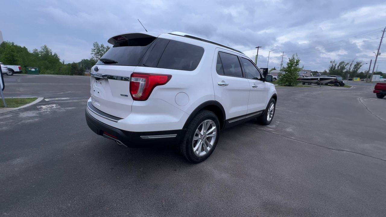 2019 Ford Explorer Limited AWD, 6 PASSENGER, MOONROOF, HEATED/COOLED LEATHER SEATS, NAV, BACK UP CAM, POWER SEATS!! Photo3