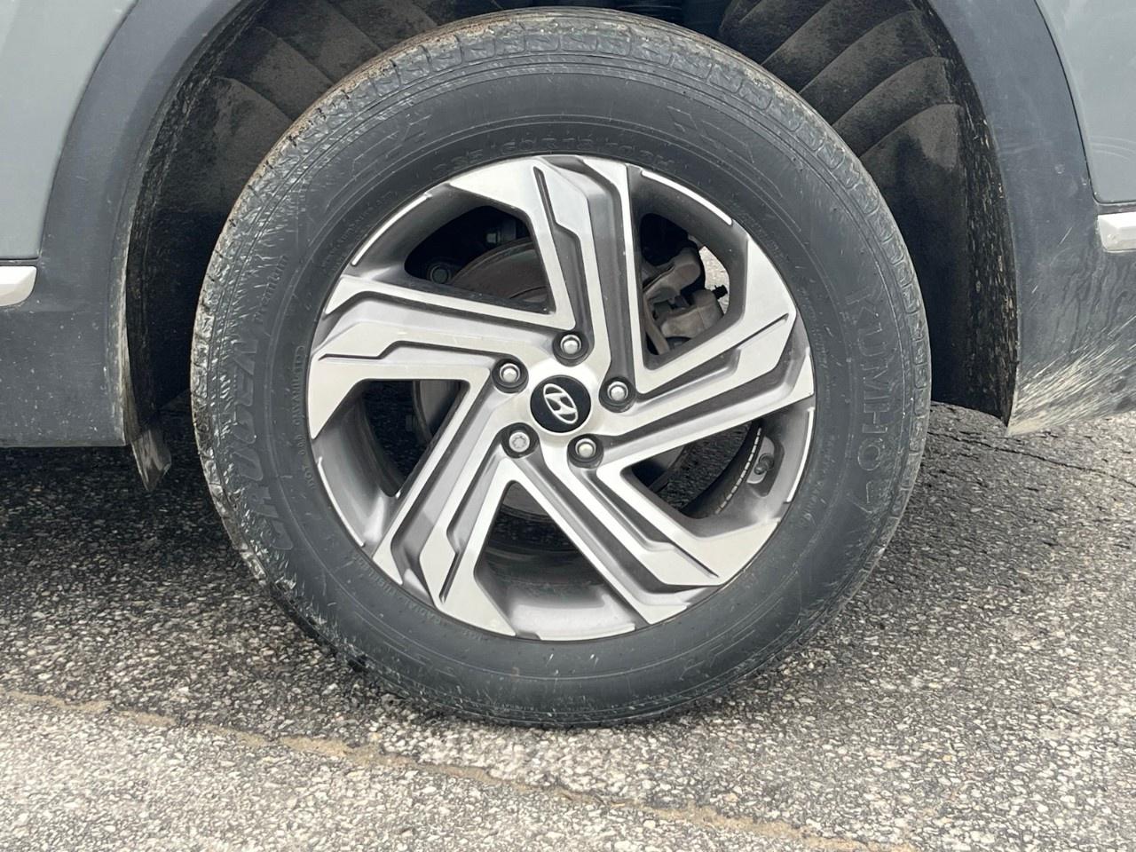 2023 Hyundai Santa Fe Preferred AWD Photo3