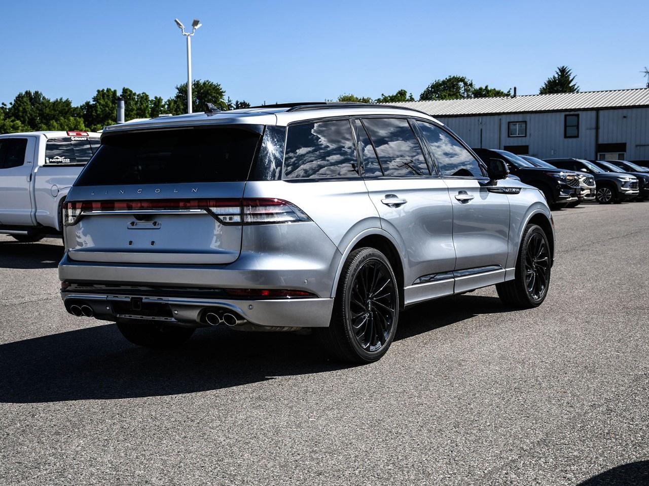 2023 Lincoln Aviator Reserve AWD Photo4