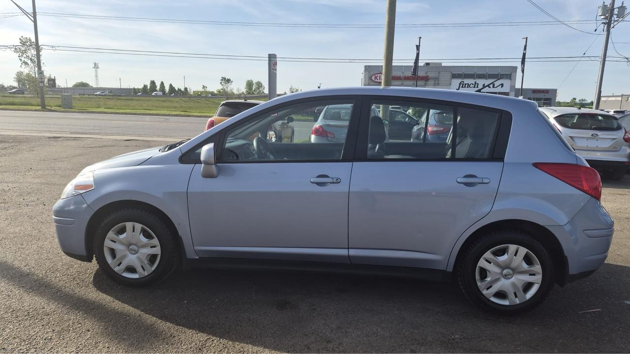2011 Nissan Versa 1.8 S, HATCH, GREAT SHAPE, NOT CVT, CERTIFIED Photo