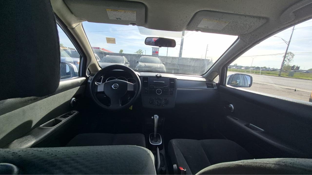2011 Nissan Versa 1.8 S, HATCH, GREAT SHAPE, NOT CVT, CERTIFIED Photo