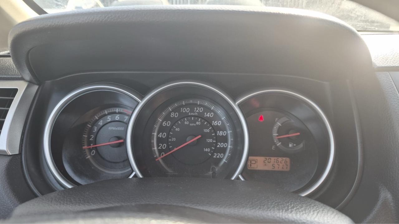 2011 Nissan Versa 1.8 S, HATCH, GREAT SHAPE, NOT CVT, CERTIFIED Photo