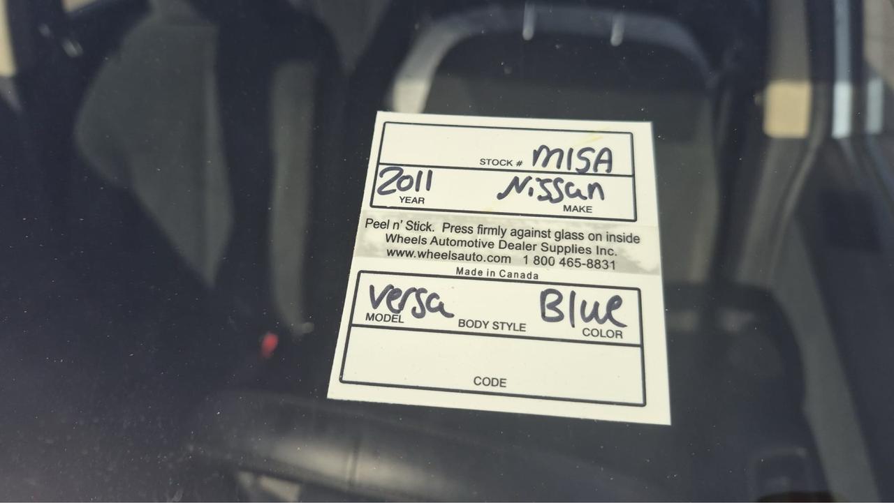 2011 Nissan Versa 1.8 S, HATCH, GREAT SHAPE, NOT CVT, CERTIFIED Photo