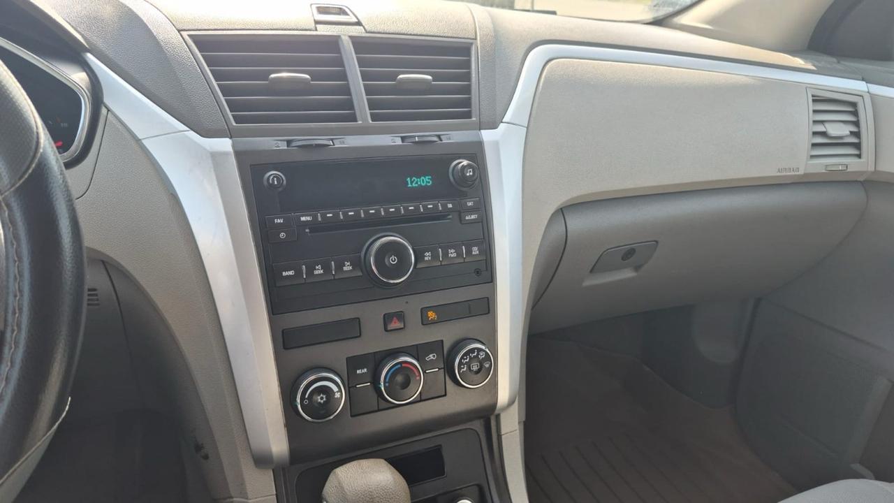 2011 Chevrolet Traverse LS, 7 PASSENGER, GREAT SHAPE, NEWER TIRES, AS IS Photo