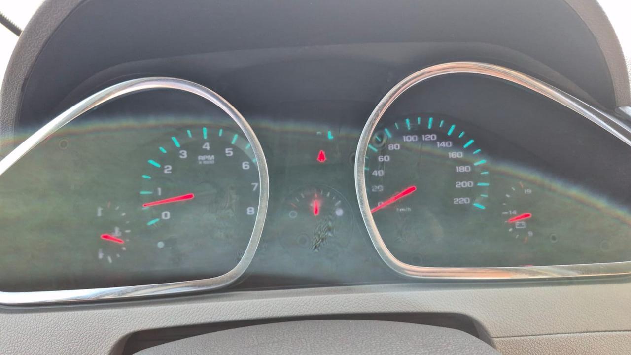2011 Chevrolet Traverse LS, 7 PASSENGER, GREAT SHAPE, NEWER TIRES, AS IS Photo