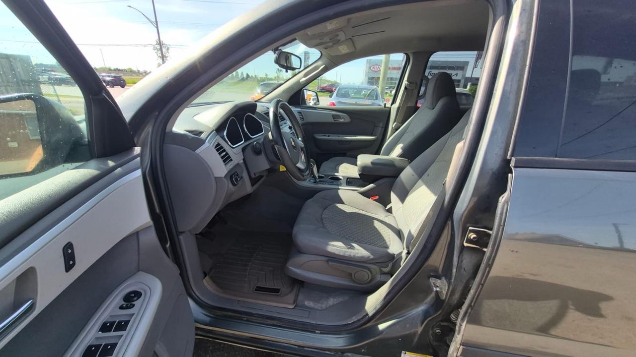 2011 Chevrolet Traverse LS, 7 PASSENGER, GREAT SHAPE, NEWER TIRES, AS IS Photo