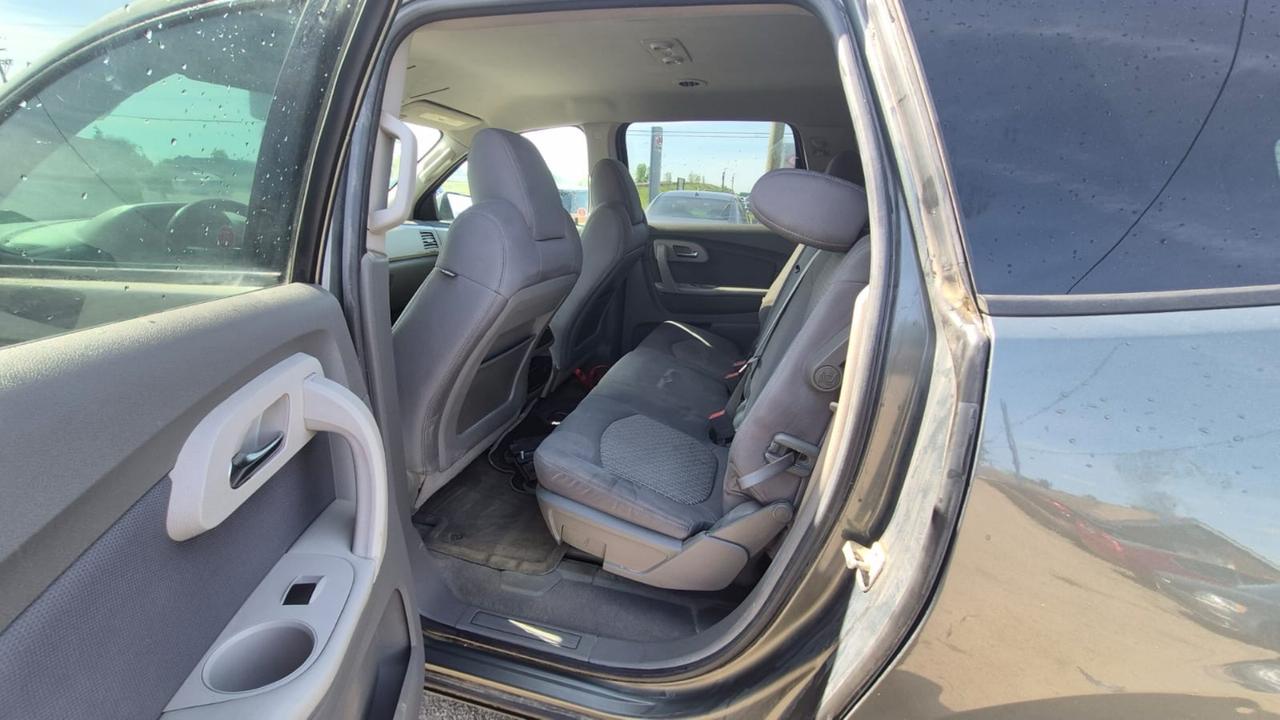 2011 Chevrolet Traverse LS, 7 PASSENGER, GREAT SHAPE, NEWER TIRES, AS IS Photo
