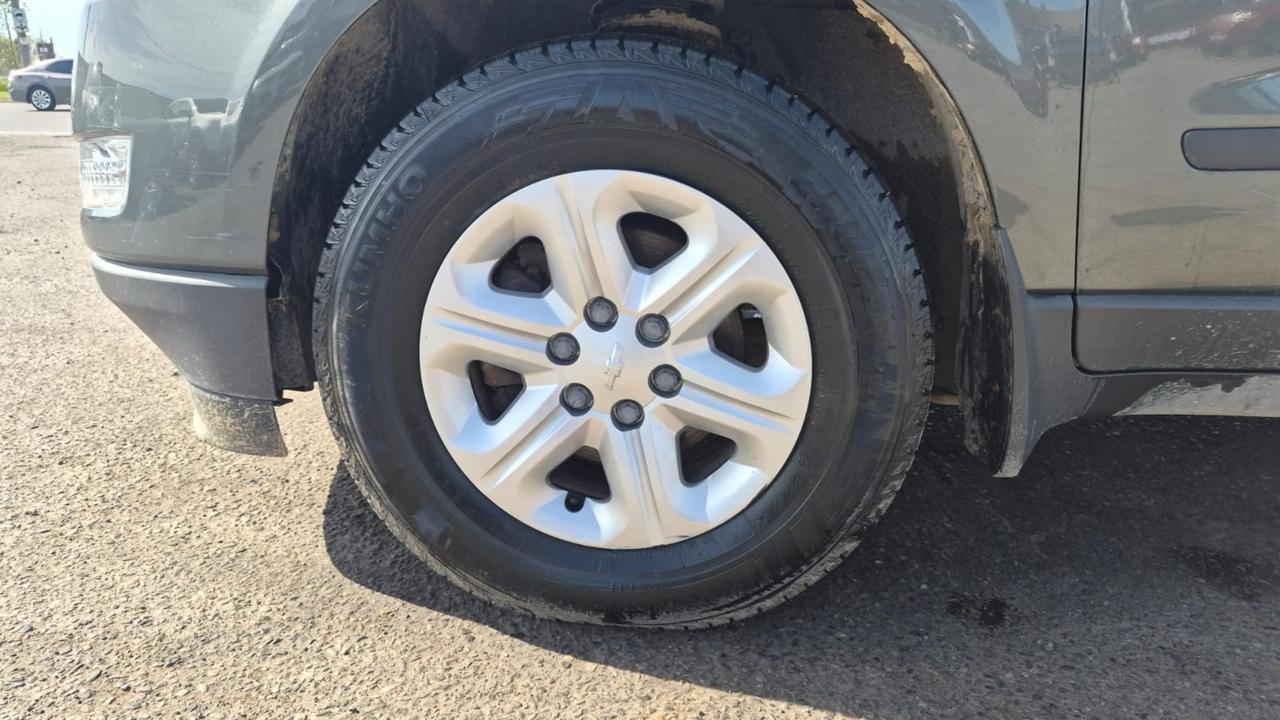 2011 Chevrolet Traverse LS, 7 PASSENGER, GREAT SHAPE, NEWER TIRES, AS IS Photo