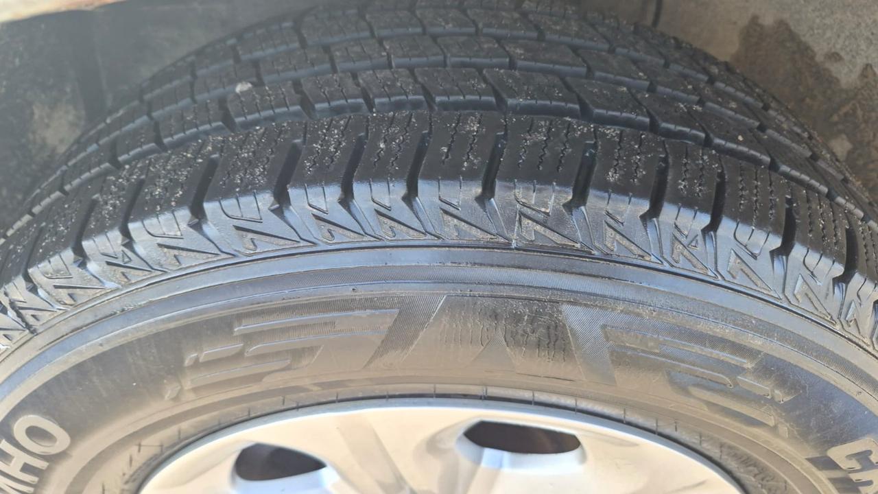 2011 Chevrolet Traverse LS, 7 PASSENGER, GREAT SHAPE, NEWER TIRES, AS IS Photo