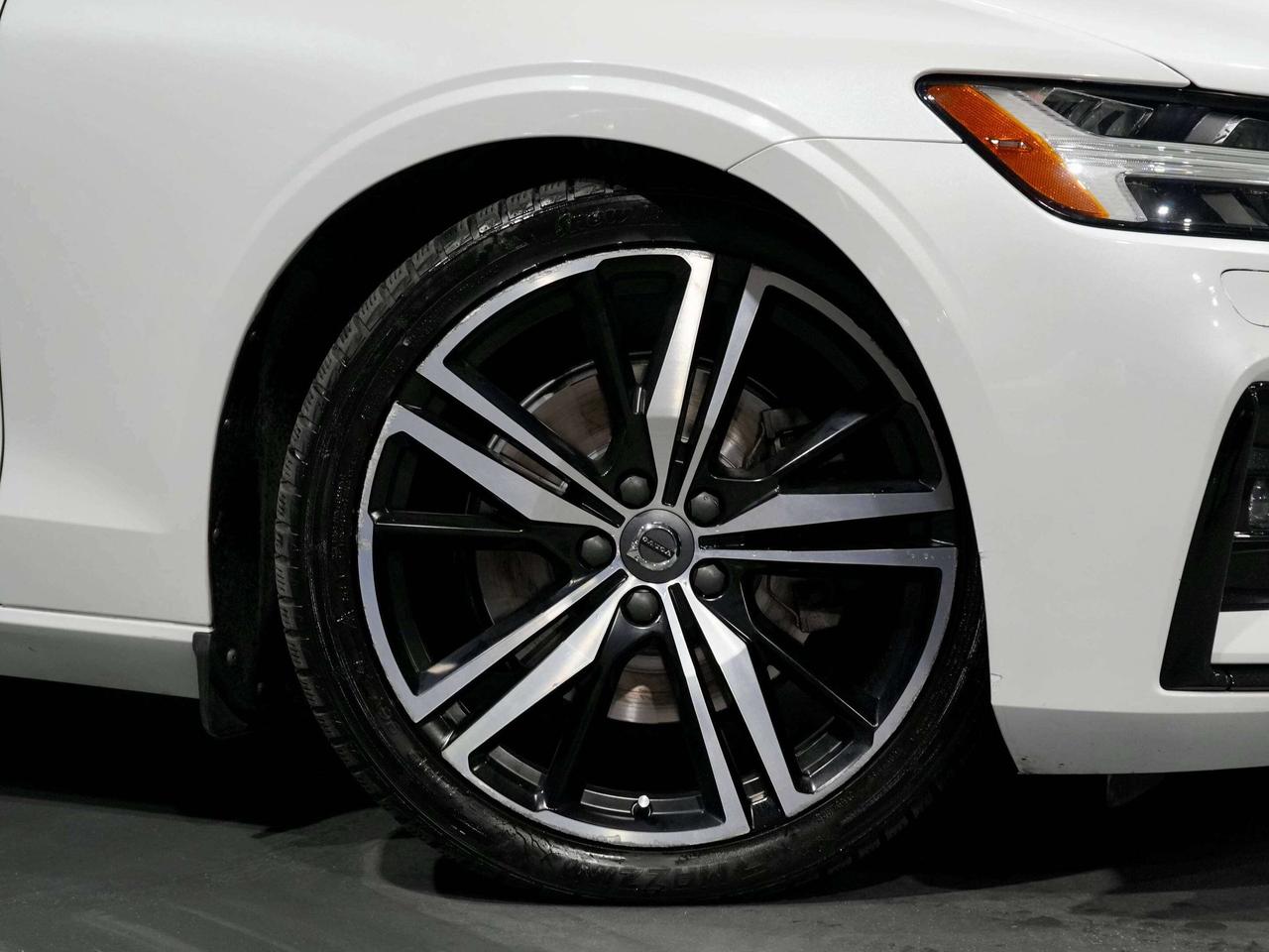 2022 Volvo S60 R-Design|HUD|360CAM|HARMAN K|PANO|DRIVE ASISST|B5 Photo