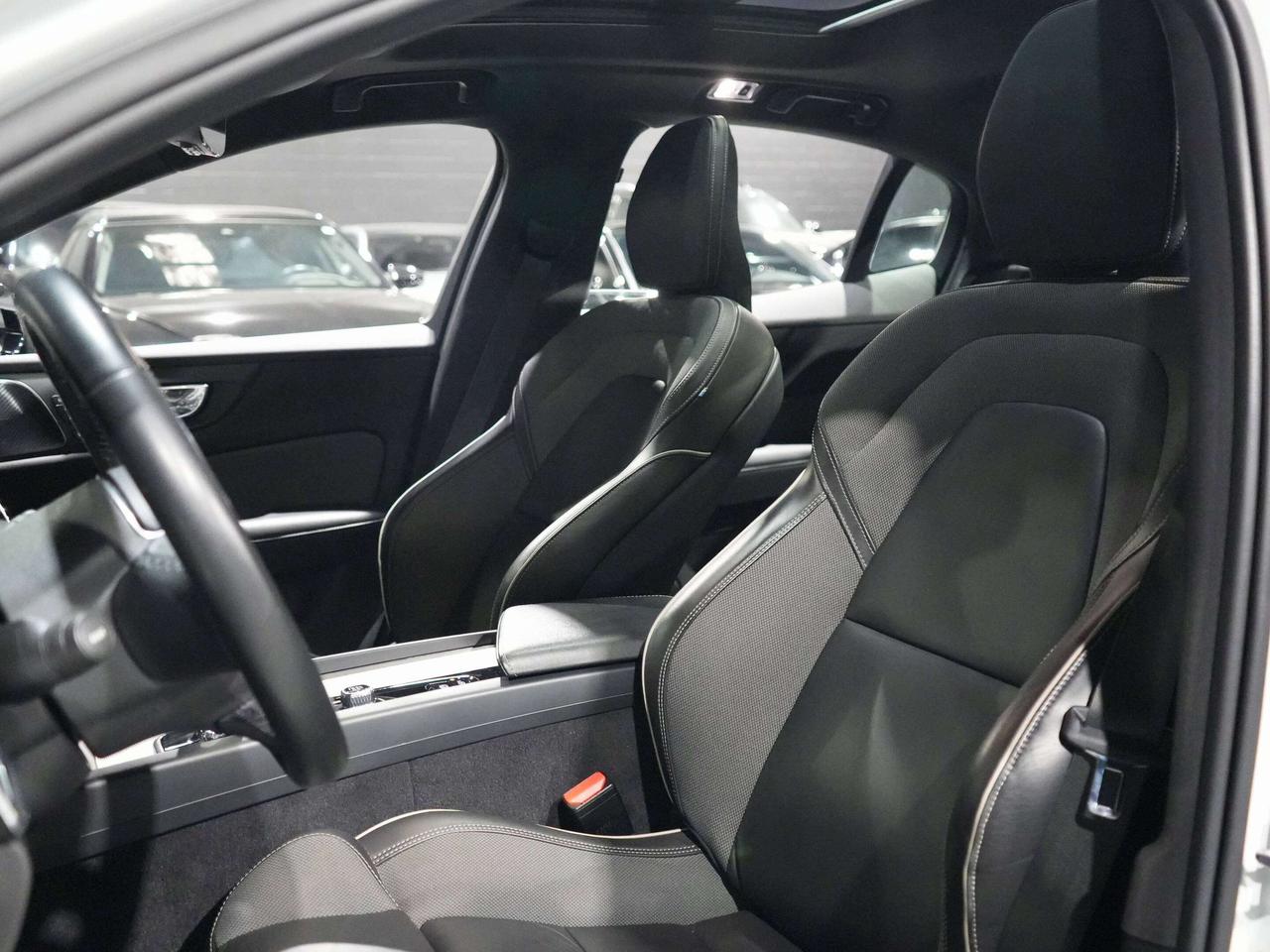 2022 Volvo S60 R-Design|HUD|360CAM|HARMAN K|PANO|DRIVE ASISST|B5 Photo