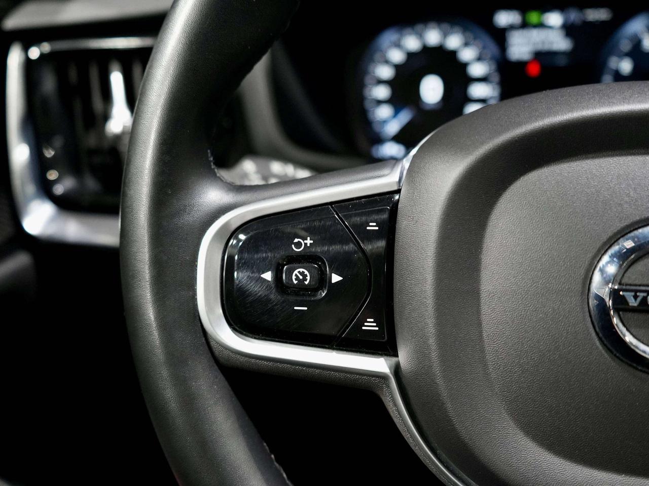 2022 Volvo S60 R-Design|HUD|360CAM|HARMAN K|PANO|DRIVE ASISST|B5 Photo
