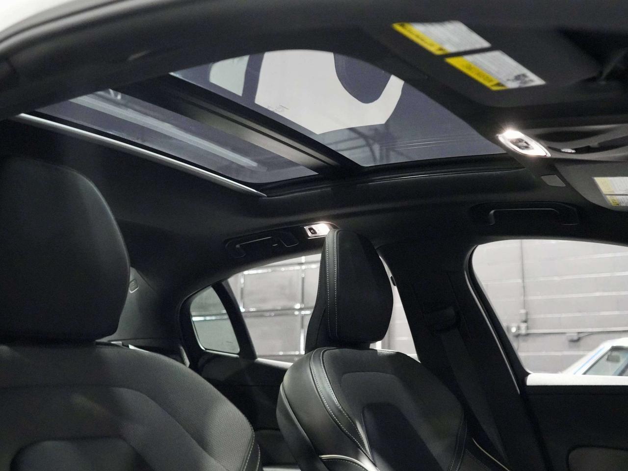 2022 Volvo S60 R-Design|HUD|360CAM|HARMAN K|PANO|DRIVE ASISST|B5 Photo